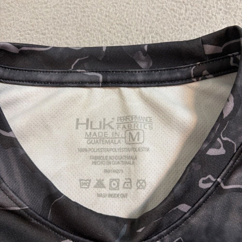 Huk Mens Performance Fishing Shirt Camo Short Sleeve Grey Black Size Medium - Picture 3 of 6